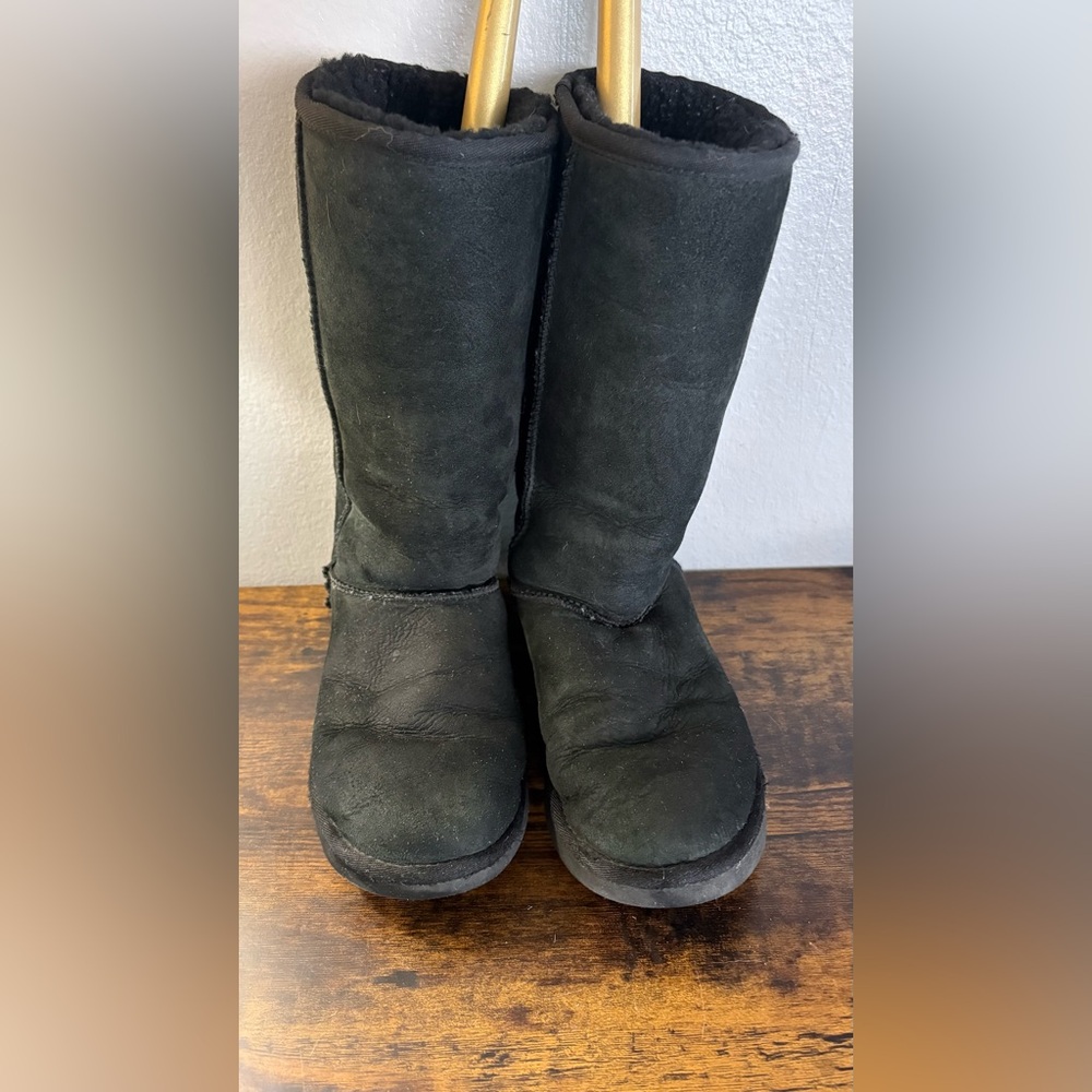 UGG Australia Black Classic Tall sheepskin Winter/snow boots US Size 7